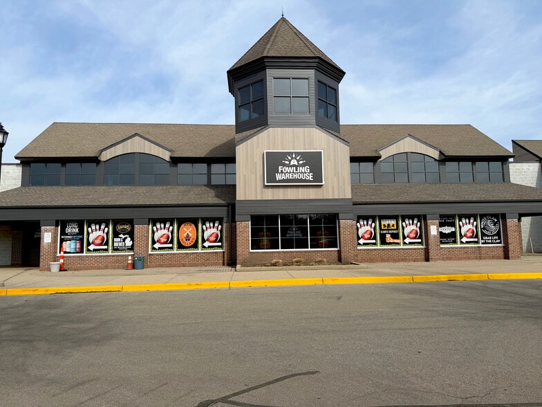More Photos Of 6761-6771 Cascade Rd SE, Grand Rapids Supermarket For Lease