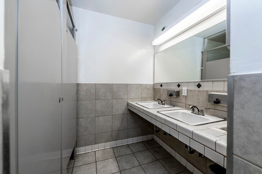 More Photos Of 8405 Pershing Dr, Los Angeles Medical For Lease