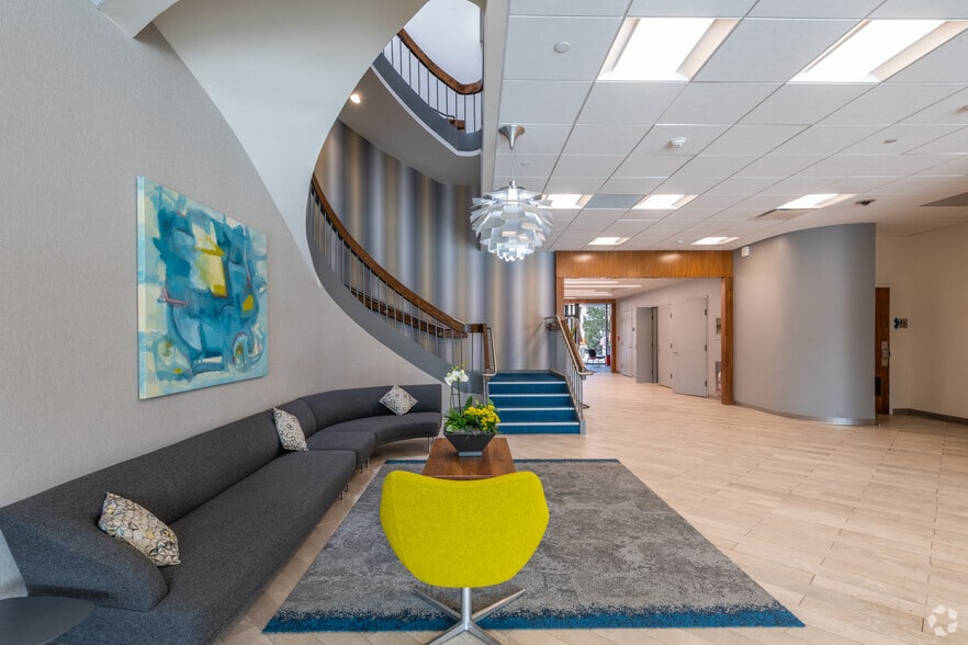 More Photos Of 10 Cabot Rd, Medford Office For Lease