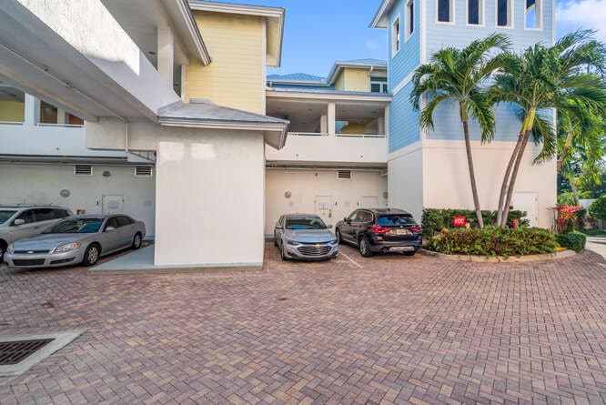 More Photos Of 301 E Ocean Ave, Lantana Office For Lease