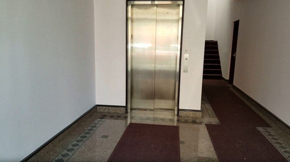 More Photos Of 189-10 Hillside Ave, Hollis Medical For Sale