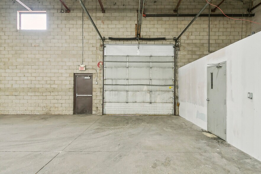 More Photos Of 6885-6895 Menway Ct, Mississauga Warehouse For Lease