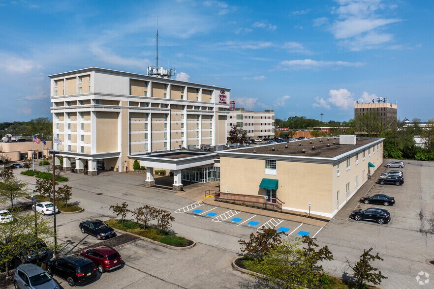 More Photos Of 164 Fort Couch Rd, Pittsburgh Hotel For Sale