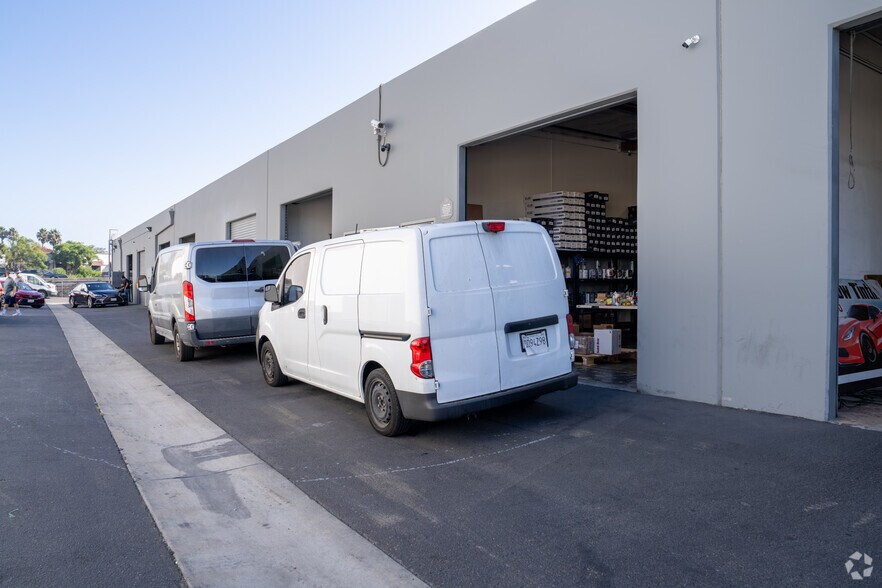 More Photos Of 2120 W Mission Rd, Escondido Warehouse For Lease