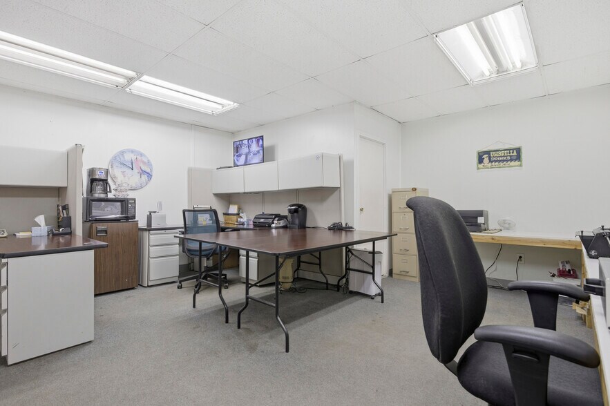 More Photos Of 238 Clifton Ave, Collingdale Light Distribution For Sale