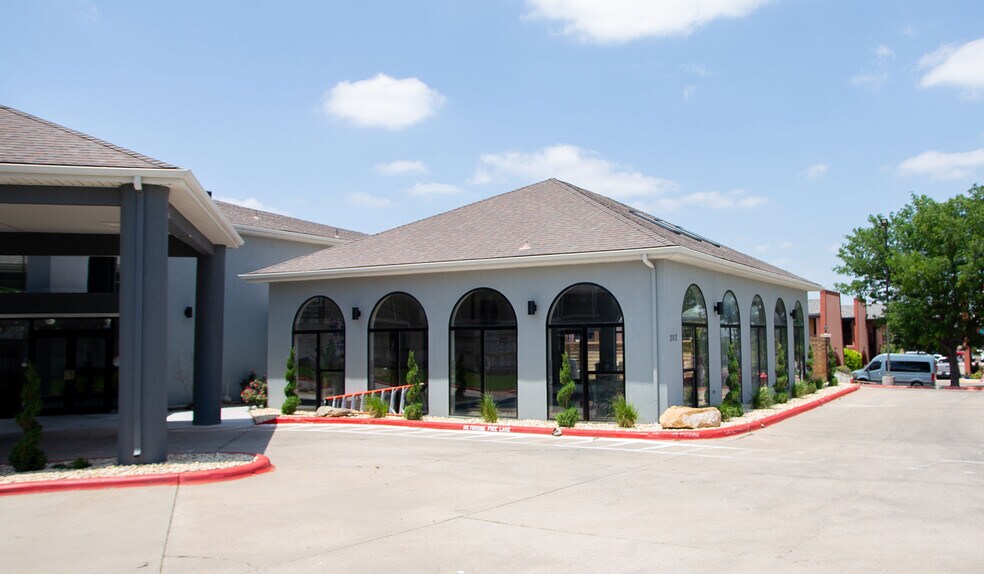 More Photos Of 2102 S Coulter St, Amarillo Hotel For Sale