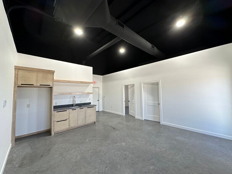 More Photos Of 1608 S County Road 1101, Midland Warehouse For Lease