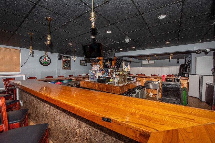 More Photos Of 932 Wyoming Ave, Scranton Bar For Sale