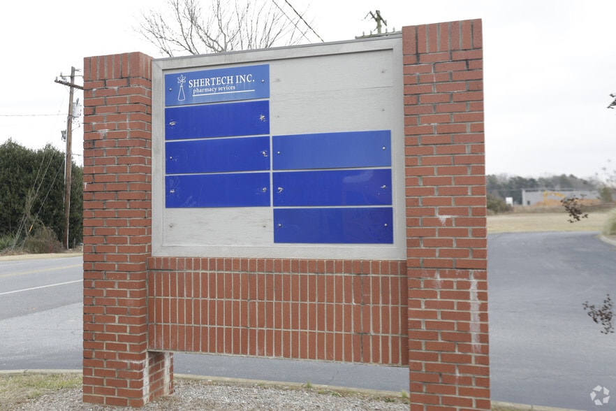 More Photos Of 223 Cooper Ln, Easley Flex For Lease