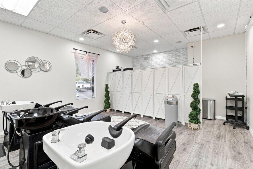 More Photos Of 375 Fennell Blvd, Lady Lake Medical For Sale