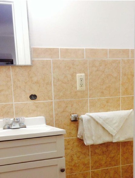 More Photos Of 1043 US Highway 206, Bordentown Hotel For Sale
