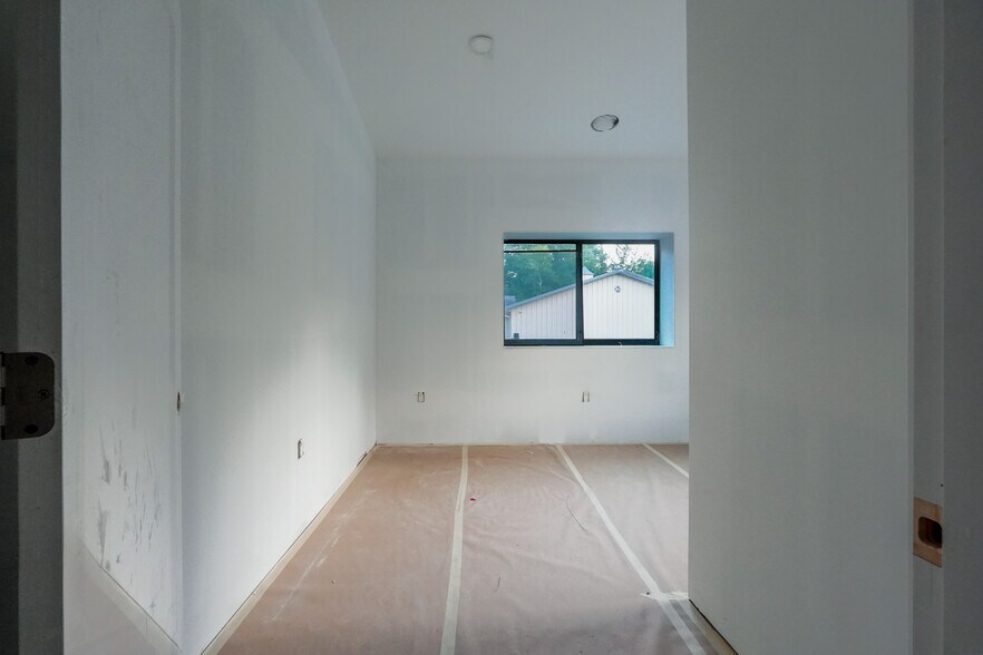 More Photos Of 1341 Central St, Leominster Flex For Lease