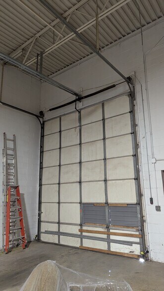 More Photos Of 35468 Groesbeck Hwy, Clinton Township Warehouse For Lease