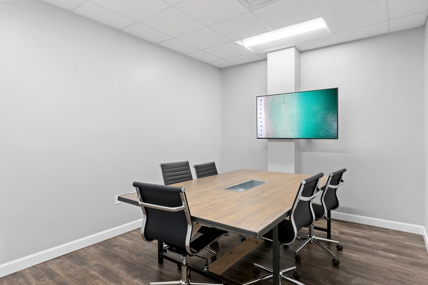 More Photos Of 209 Main St, Destin Storefront Retail Office For Sale