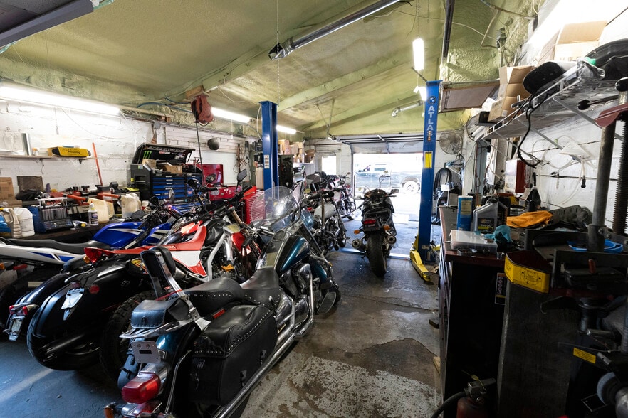 More Photos Of 225 Forsgate, Jamesburg Auto Repair For Sale