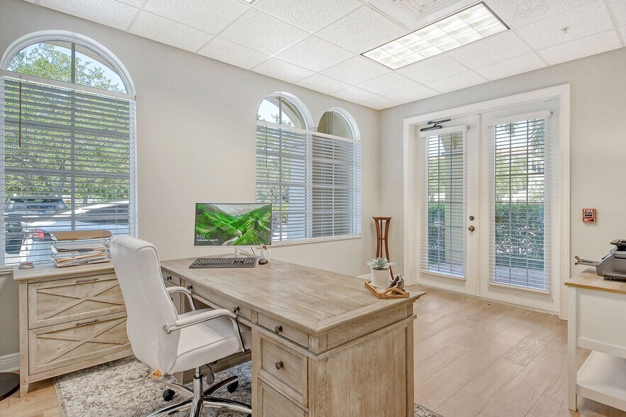 More Photos Of 2639 Fruitville Rd, Sarasota Medical For Sale
