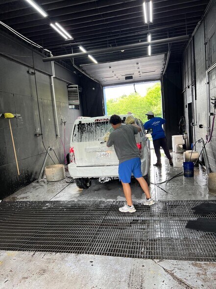 More Photos Of 585 Route 303, Blauvelt Auto Repair For Sale