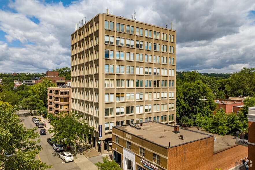 Primary Photo Of 245 Av Victoria, Westmount Office For Lease