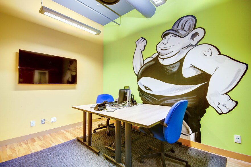 More Photos Of 75 Prom Du Portage, Gatineau Storefront Retail Office For Sale