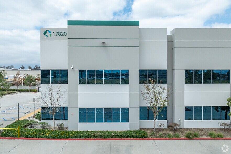 More Photos Of 17820 Slover Ave, Bloomington Warehouse For Lease