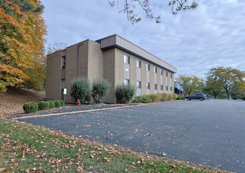 More Photos Of 633 Rt-211, Middletown Office For Sale