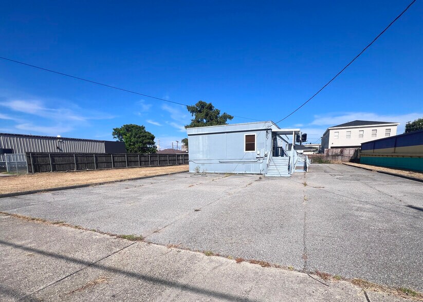 More Photos Of 2701 N Hullen St, Metairie Land For Sale