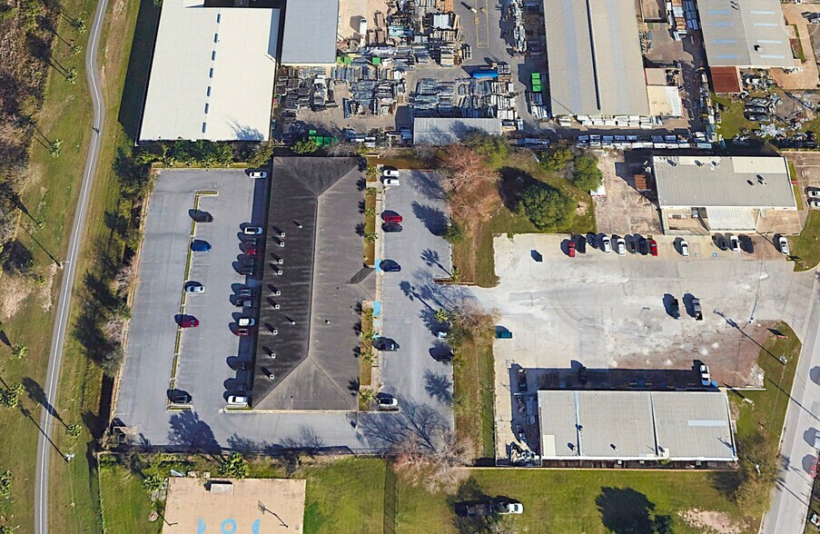 More Photos Of 1060 MacKintosh Dr, Brownsville Office For Lease