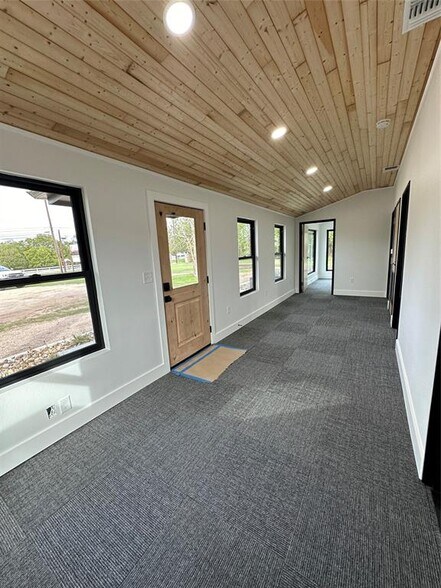 More Photos Of 27320 Ranch Road 12, Dripping Springs Office For Sale