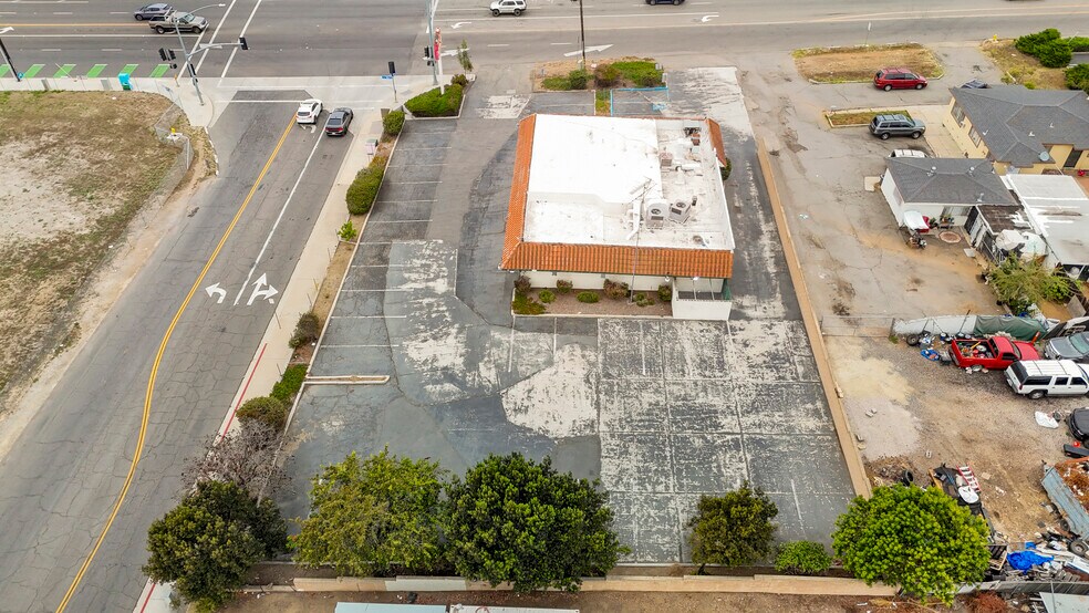 More Photos Of 1825 E Vista Way, Vista Restaurant For Sale