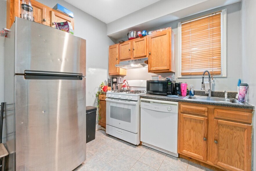 More Photos Of 702 Homestead St, Baltimore Multifamily For Sale