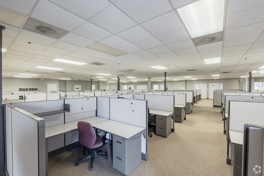 More Photos Of 25780-25790 Commerce Dr, Madison Heights Office For Sale