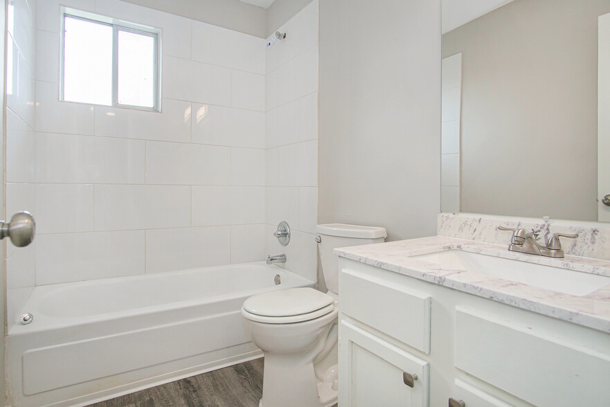 More Photos Of 1428 Fl Shuttlesworth Dr, Birmingham Apartments For Sale