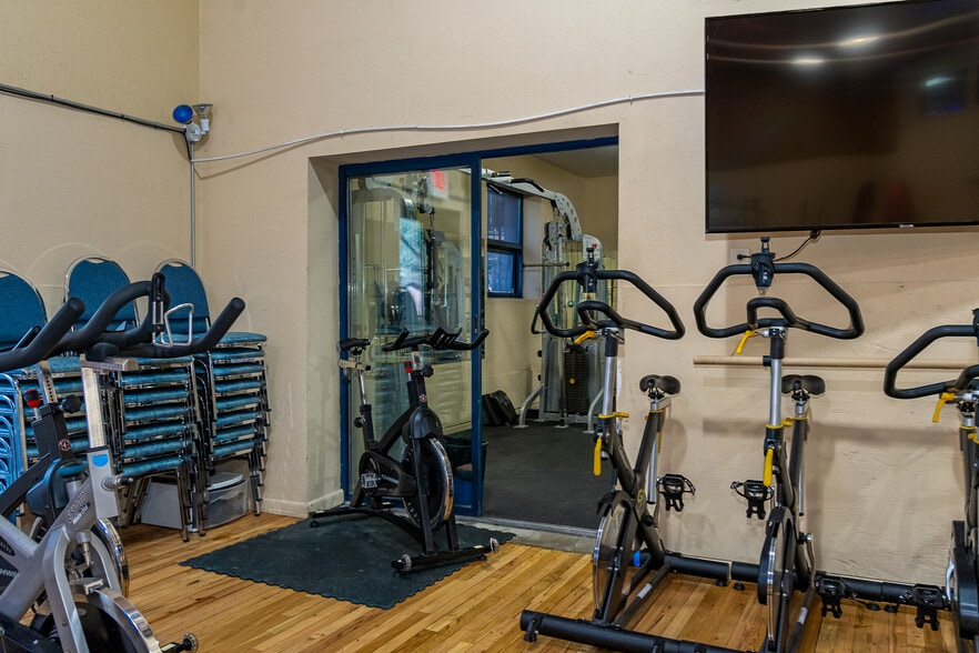 More Photos Of 415 Wingfield St, Ruidoso Health Club For Sale