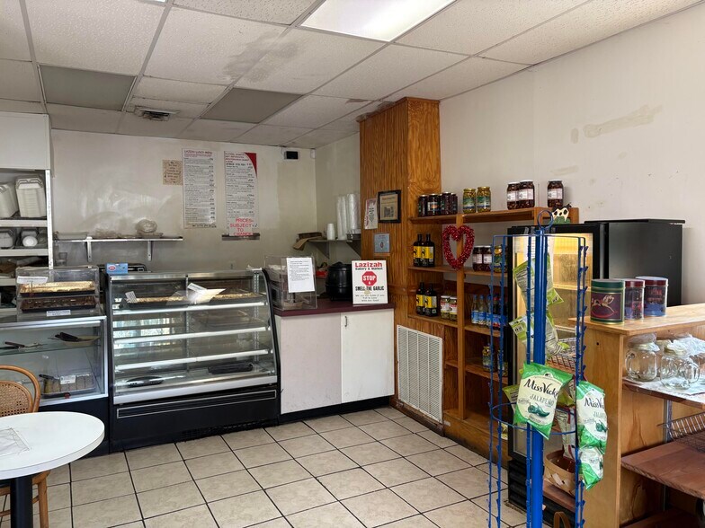 More Photos Of 125 Yantic Rd, Norwich General Retail For Sale