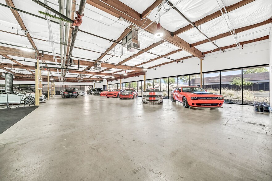 More Photos Of 14505 N Hayden Rd, Scottsdale Light Distribution For Lease