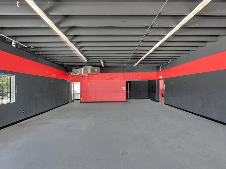 More Photos Of 2731 Broward Blvd, Fort Lauderdale Freestanding For Lease