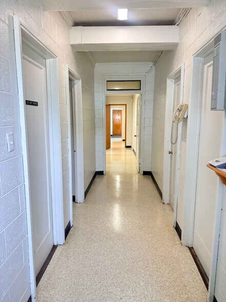More Photos Of 1912 N 4th Ave, Pasco Office For Sale