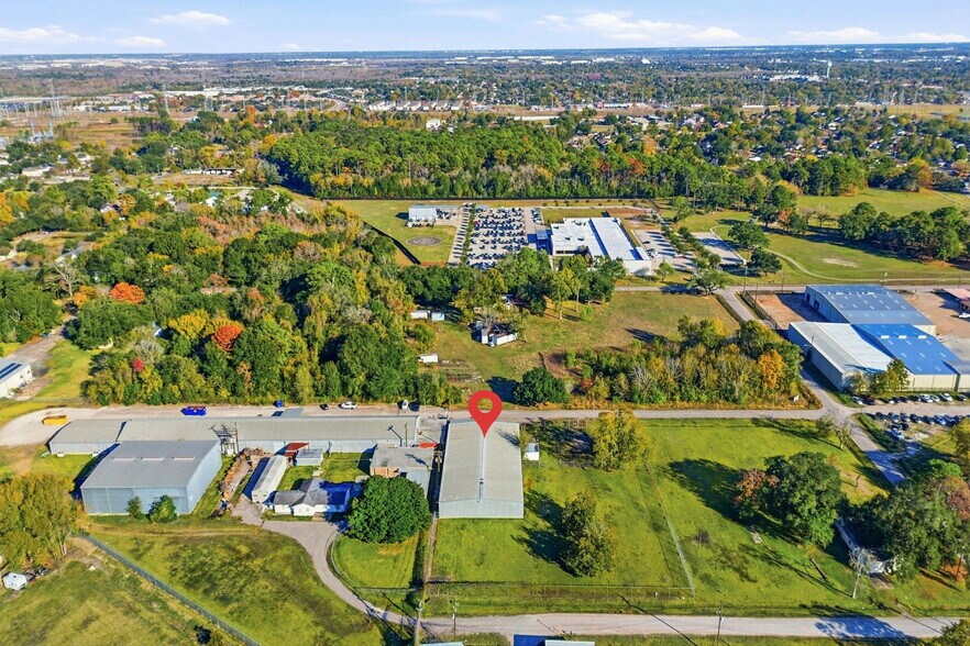 More Photos Of 13026 Rosecrest Dr, Houston Warehouse For Lease
