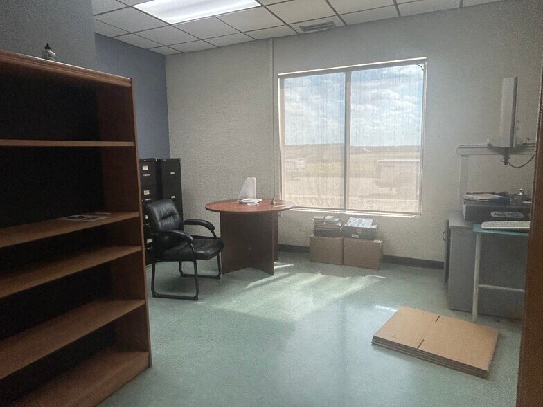 More Photos Of 1954 10 Av NW, Medicine Hat Warehouse For Sale