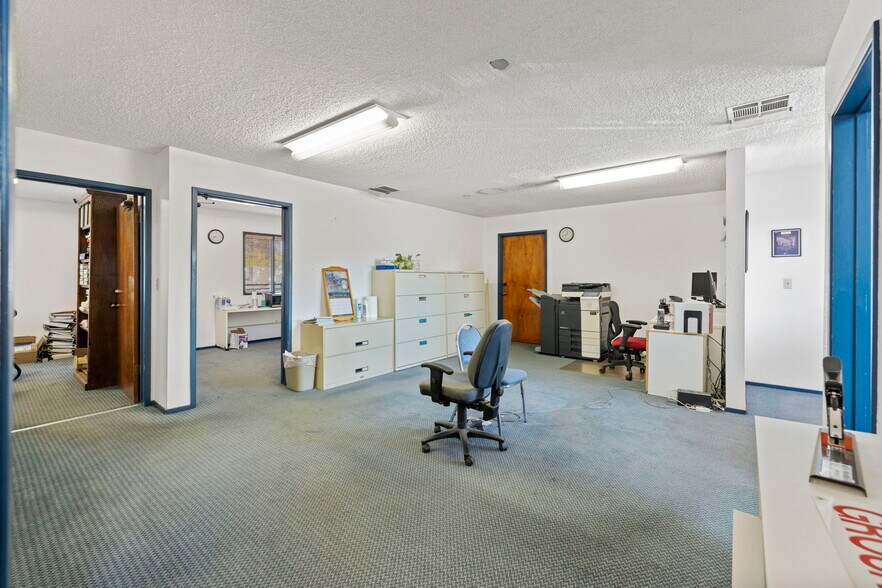 More Photos Of 1606 W Mineral King Ave, Visalia Office For Sale