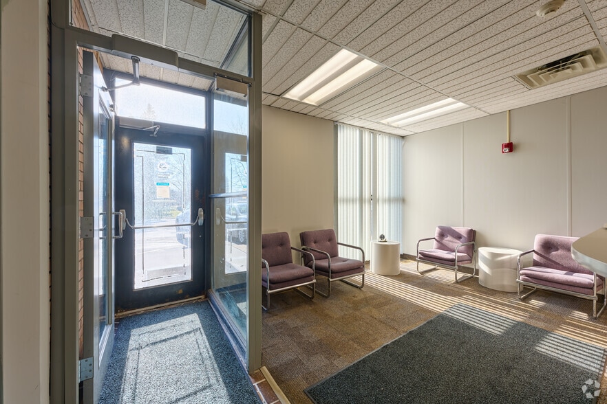 More Photos Of 293 Patriot Way, Rochester Manufacturing For Sale