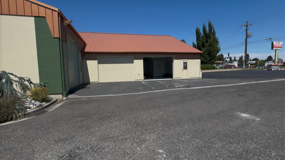 More Photos Of 11415 NE 76th St, Vancouver Auto Repair For Lease