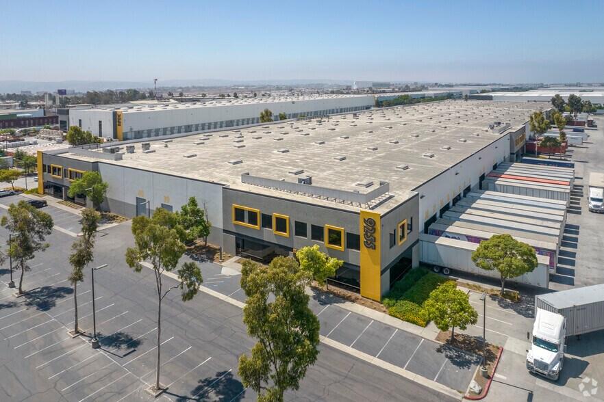 More Photos Of 9255 Customhouse Plz, San Diego Warehouse For Lease