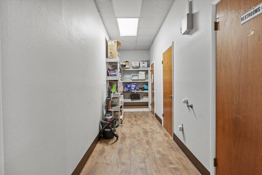 More Photos Of 304 W Jefferson St, Quincy Freestanding For Sale