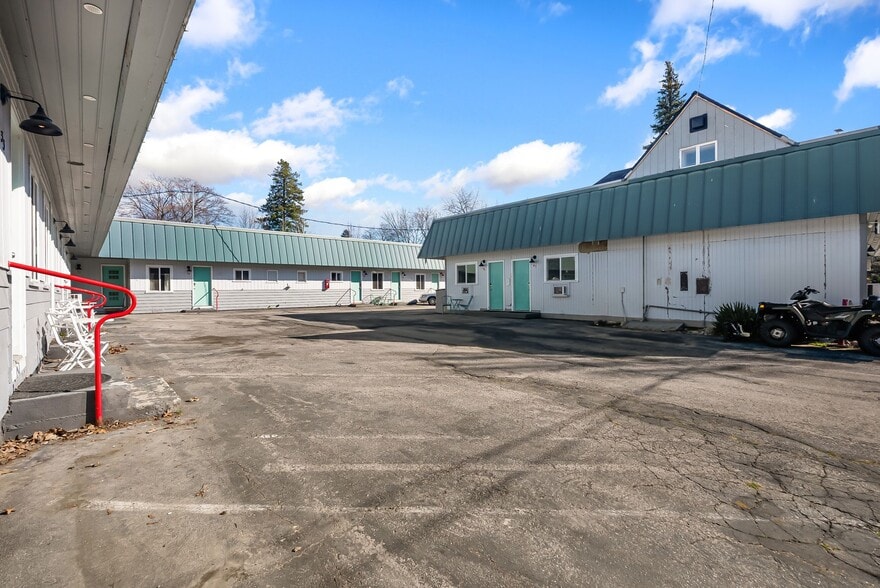 More Photos Of 501 N 4th Ave, Sandpoint Hotel For Sale