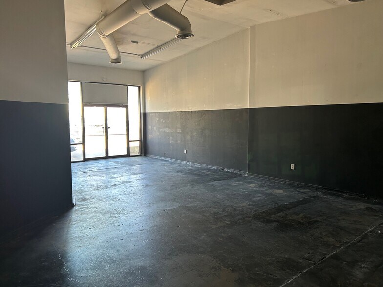 More Photos Of 2529 Merrell Rd, Dallas Light Distribution For Lease