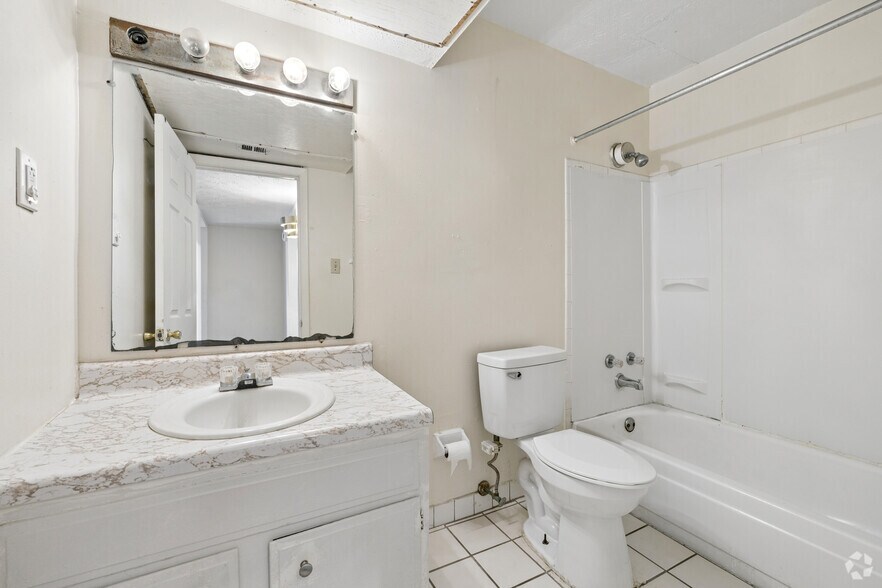 More Photos Of 2223 Devonport Dr, Lexington Apartments For Sale