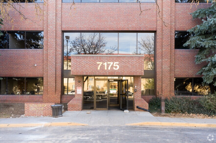 More Photos Of 7175 W Jefferson Ave, Lakewood Office For Lease