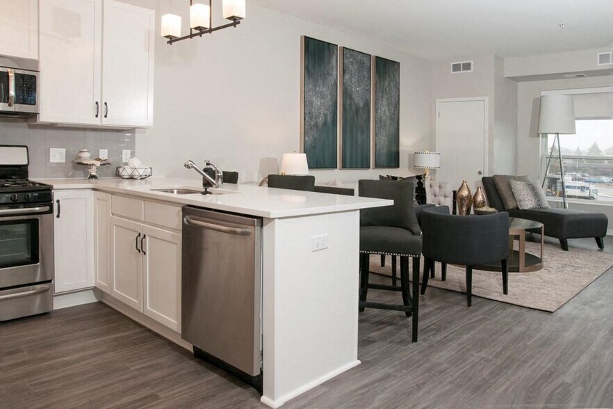 More Photos Of 1700 Plymouth Rd, Minnetonka Apartments For Lease