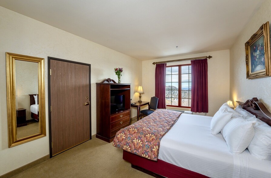 More Photos Of 100 N E St, Virginia City Hotel For Sale